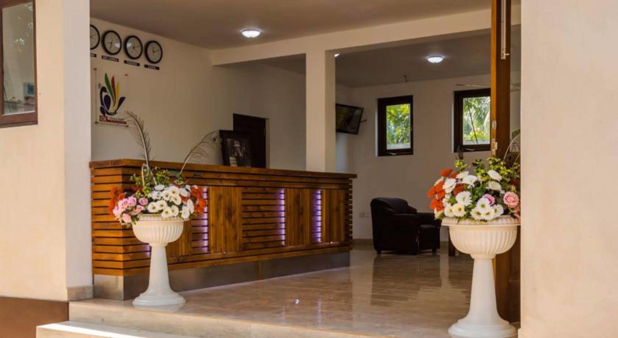 Hotel Chenra Kataragama Bagian luar foto